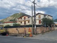 Shitet Vile + 445 m2 Truall – Rruge Kryesore - Lagja SMT