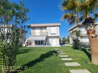 Ofroj për shitje vilë në Gjirin e Lalzit!