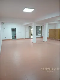 Ambient Komercial Për Shitje në Fier!