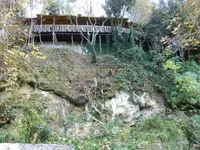 Shitet Kompleks Turistik & Restorant Guror në Bogovë – Me 6 Dhoma, Verandë Panoramike dhe Mundësi Zgjerimi